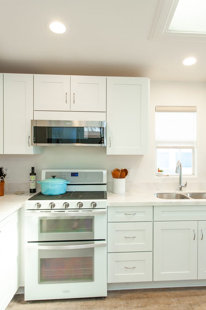 White Kraftmaid kitchen cabinets